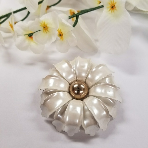 Fantastic VTG Flower - Picture 2 of 8